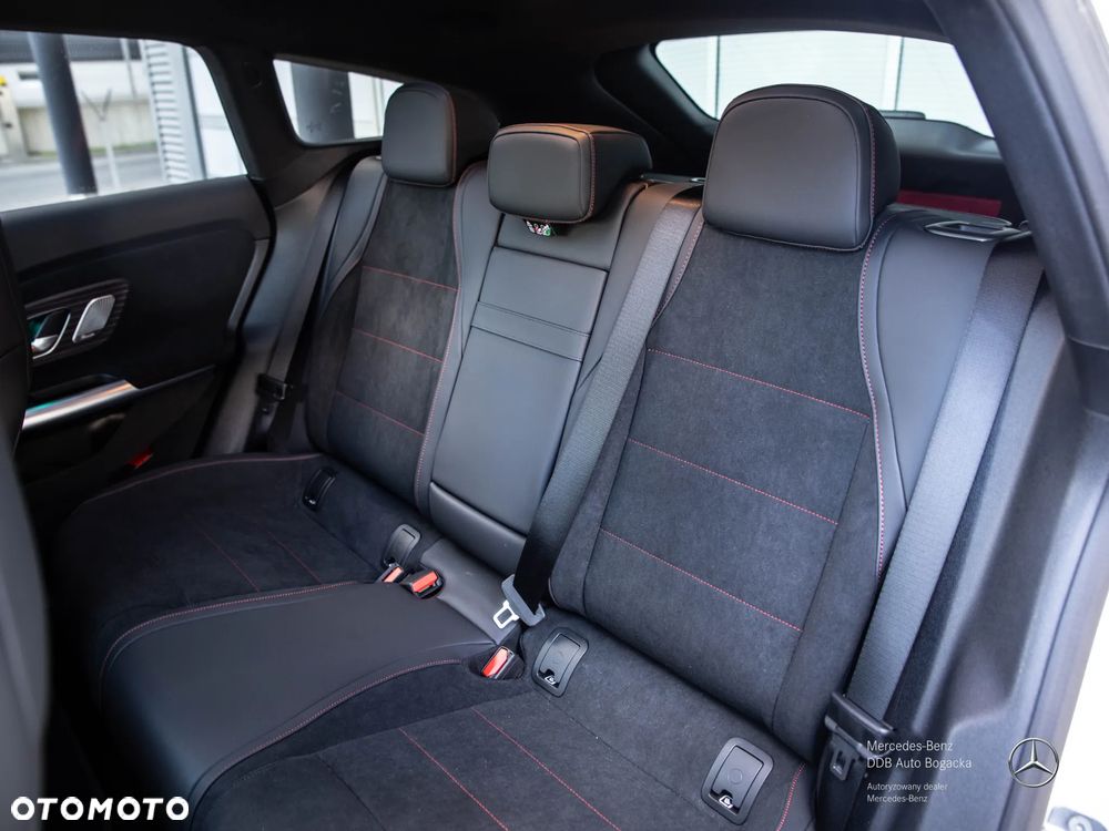 Mercedes-Benz CLA - 11