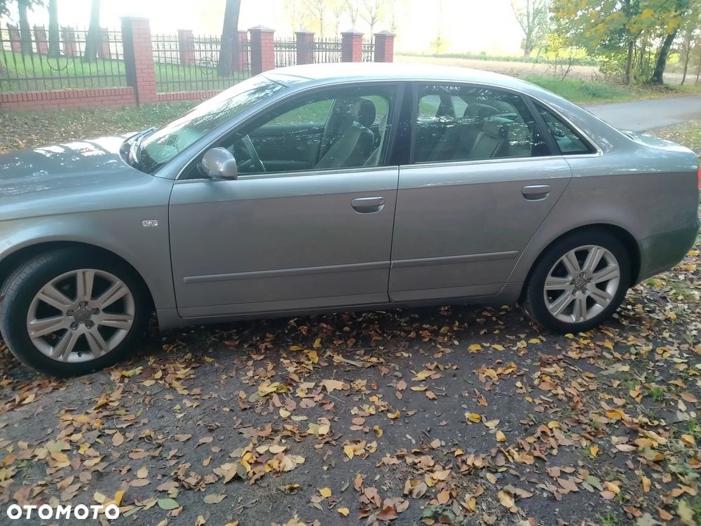 Audi A4 Limousine - 8