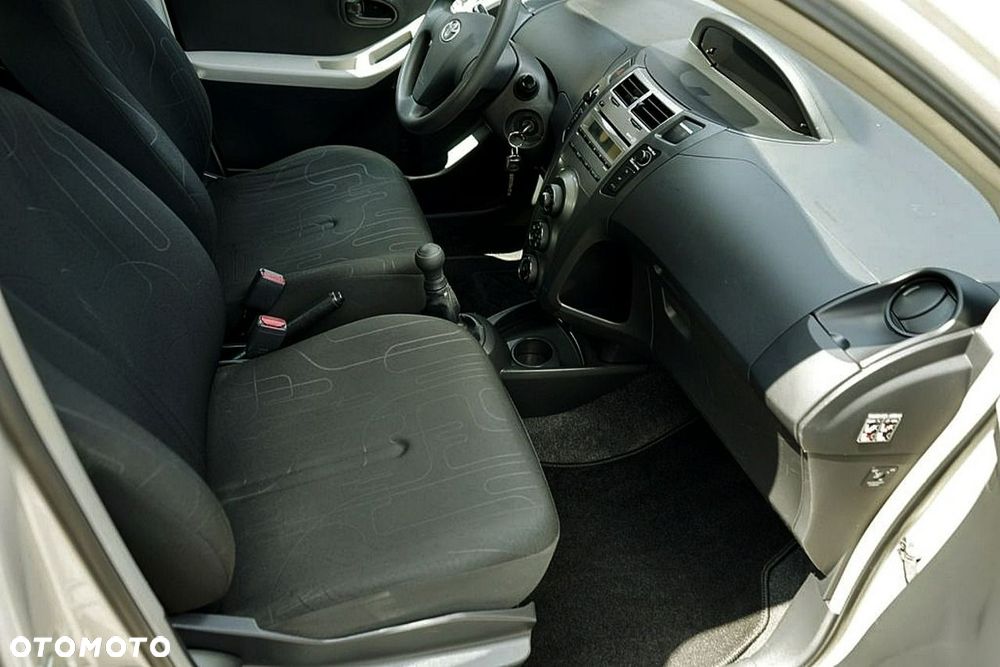 Toyota Yaris - 16