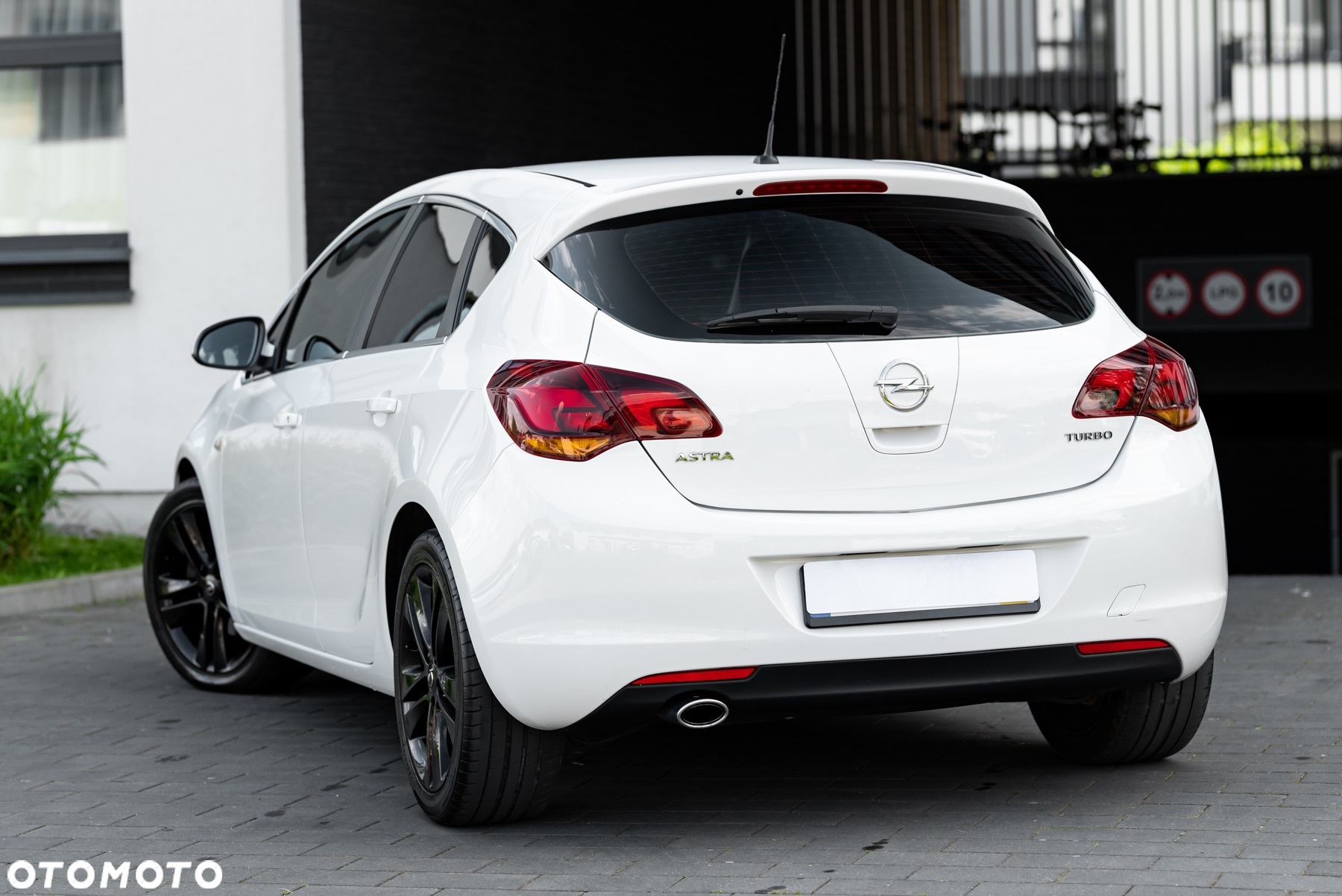 Opel Astra 1.6 Turbo Sport - 17