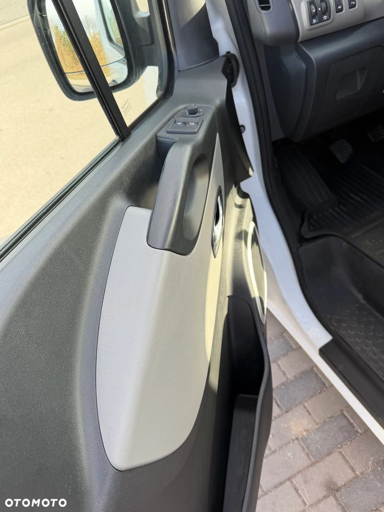 Renault TRAFIC 3 - 11