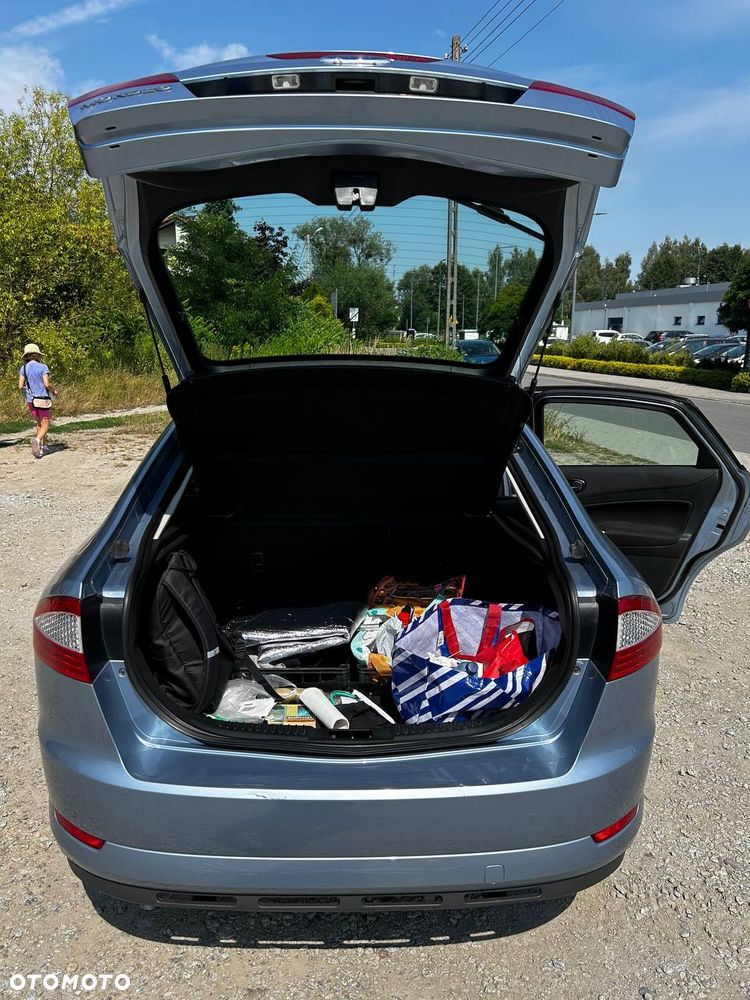 Ford Mondeo 2.0 Ghia - 12