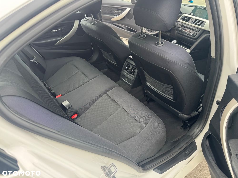BMW Seria 3 318d EU6 - 10