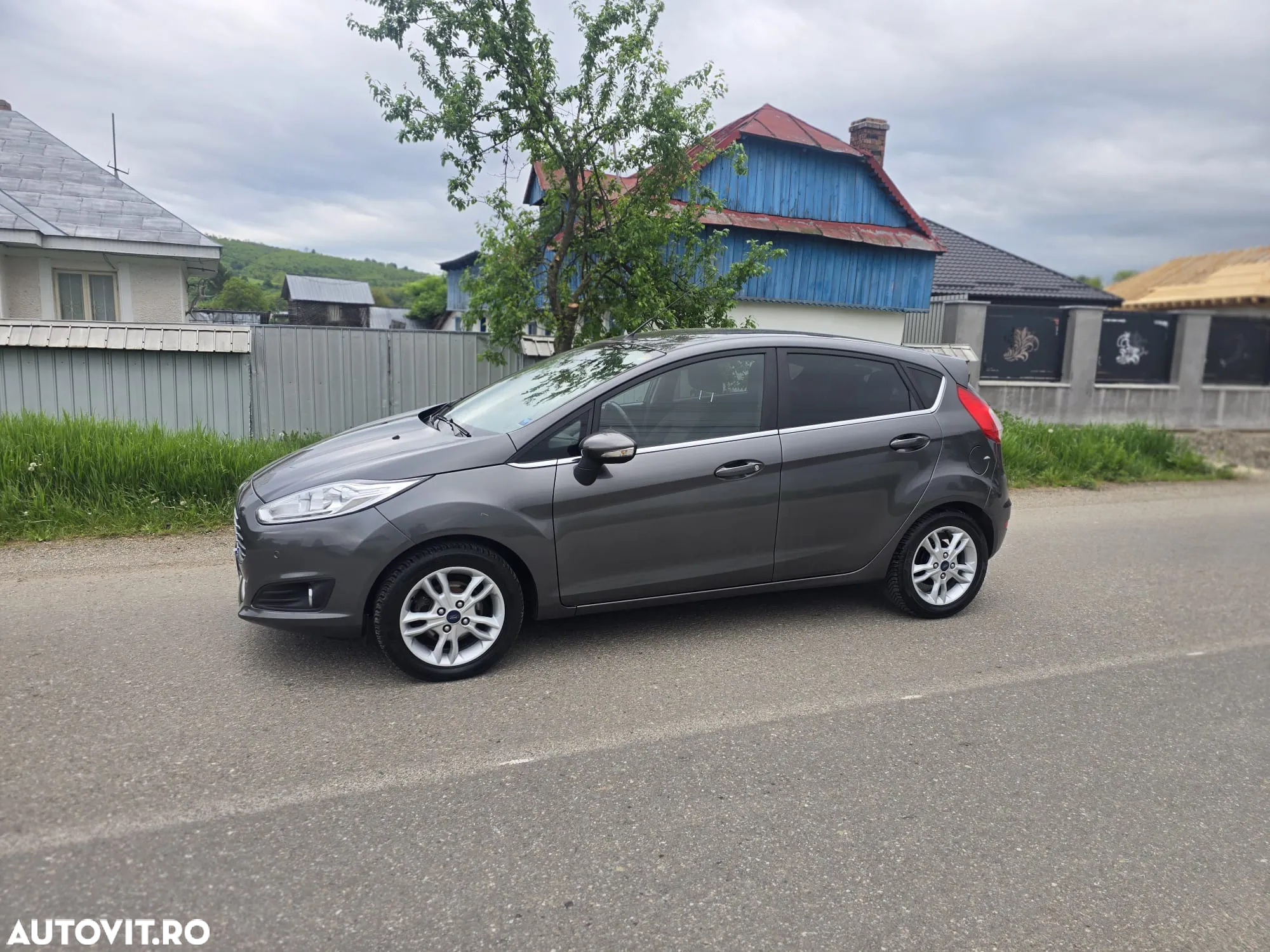 Ford Fiesta 1.0 EcoBoost S&S TITANIUM X - 2
