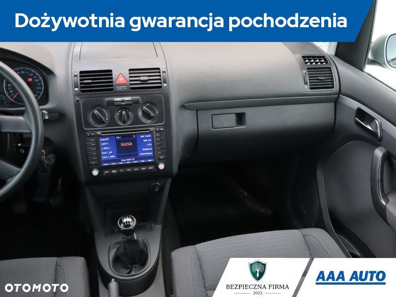 Volkswagen Touran - 10