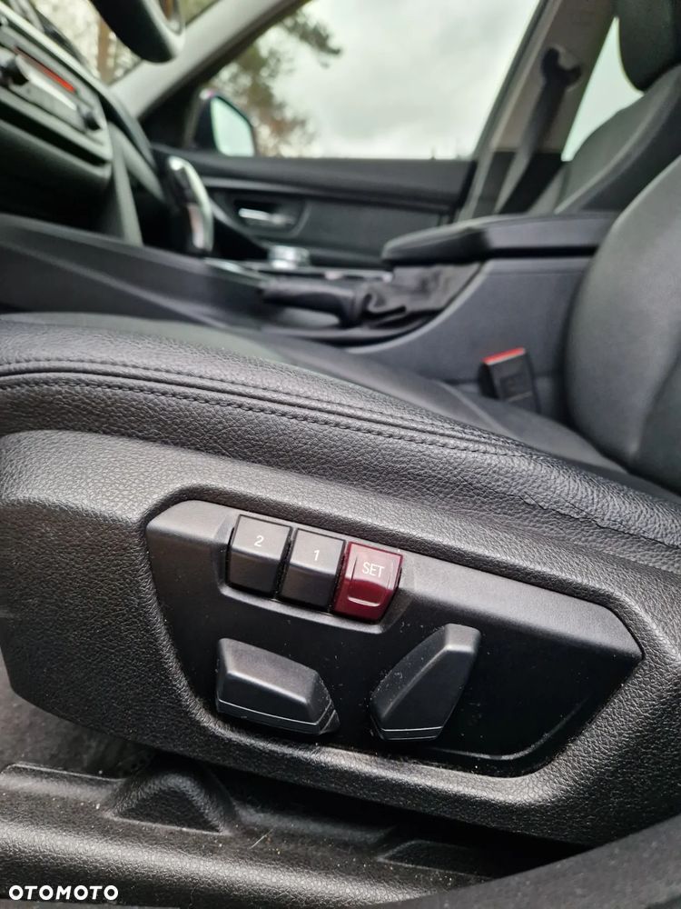 BMW Seria 3 328i Luxury Line - 27