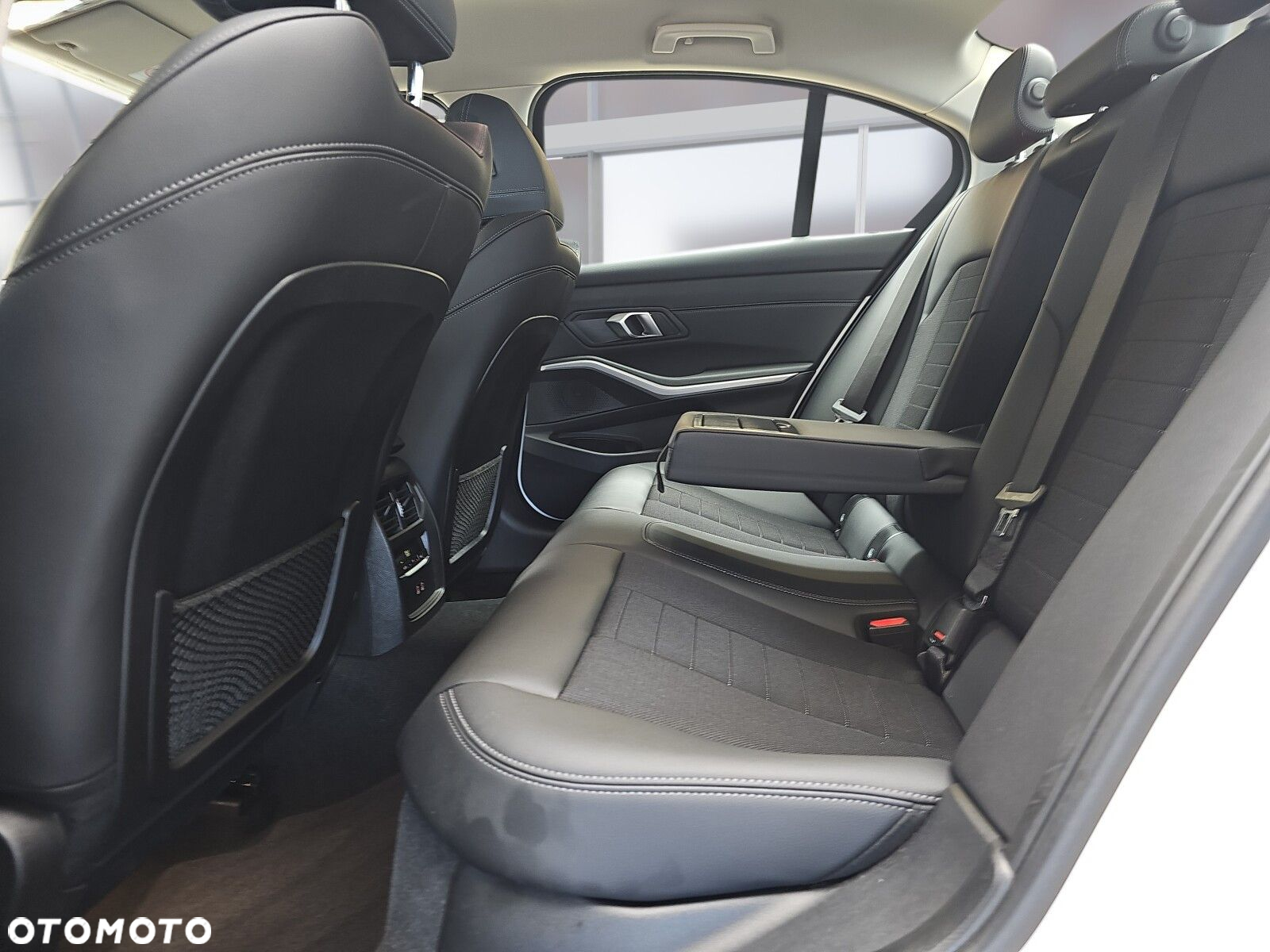 BMW Seria 3 318i - 23