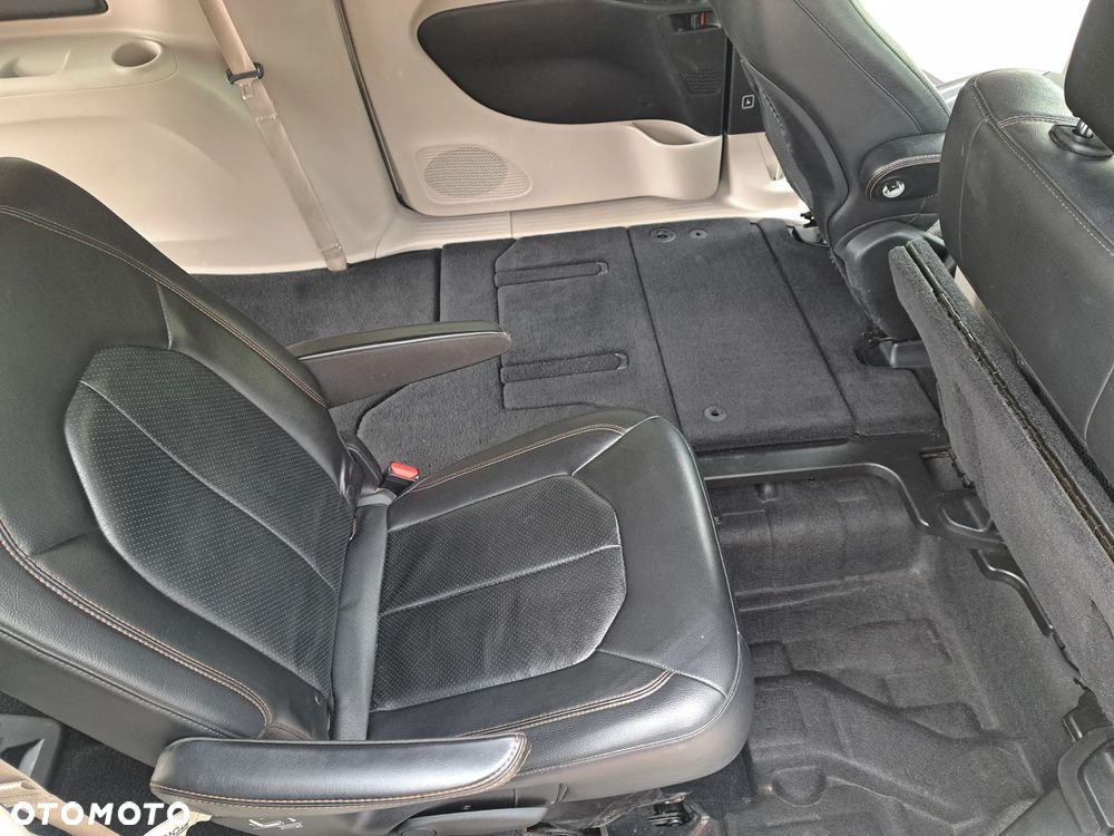 Chrysler Pacifica - 24