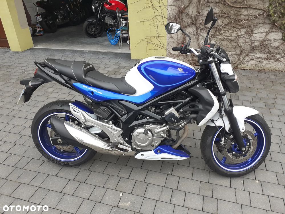 Suzuki Gladius - 1