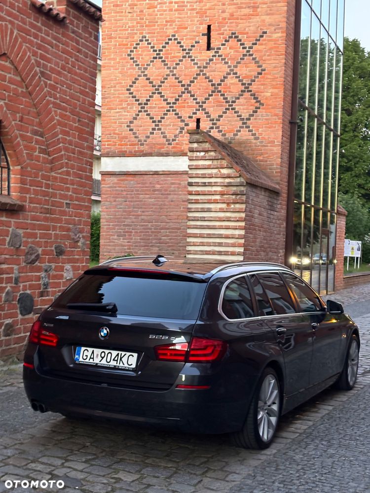 BMW Seria 5 525d xDrive Modern Line - 11