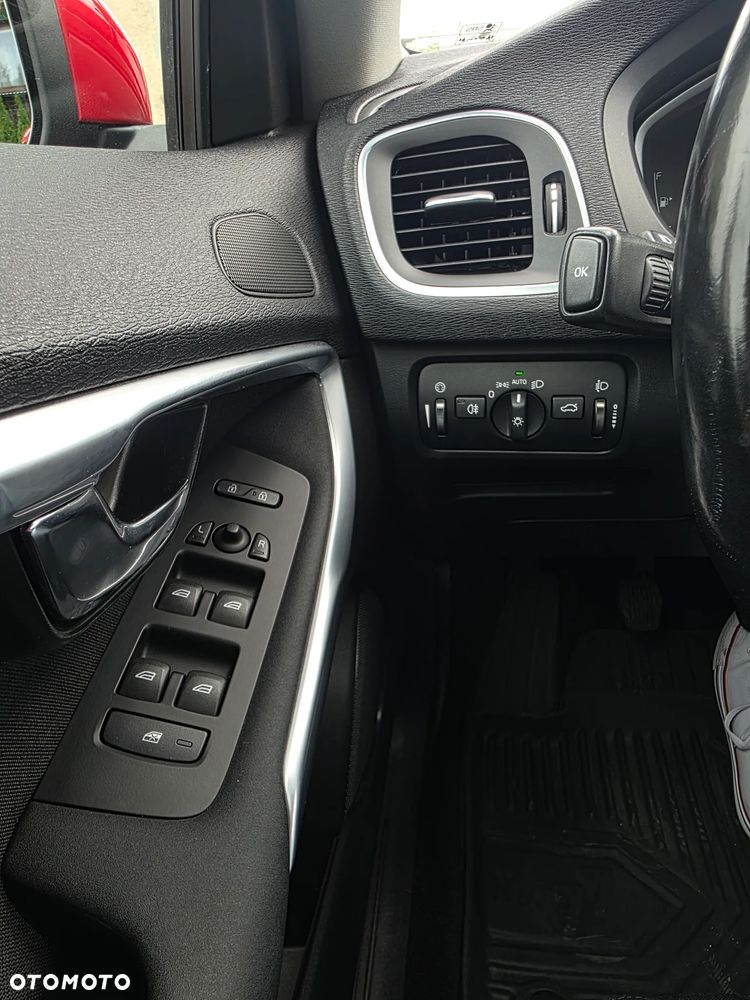 Volvo V40 D4 Drive-E Momentum - 11