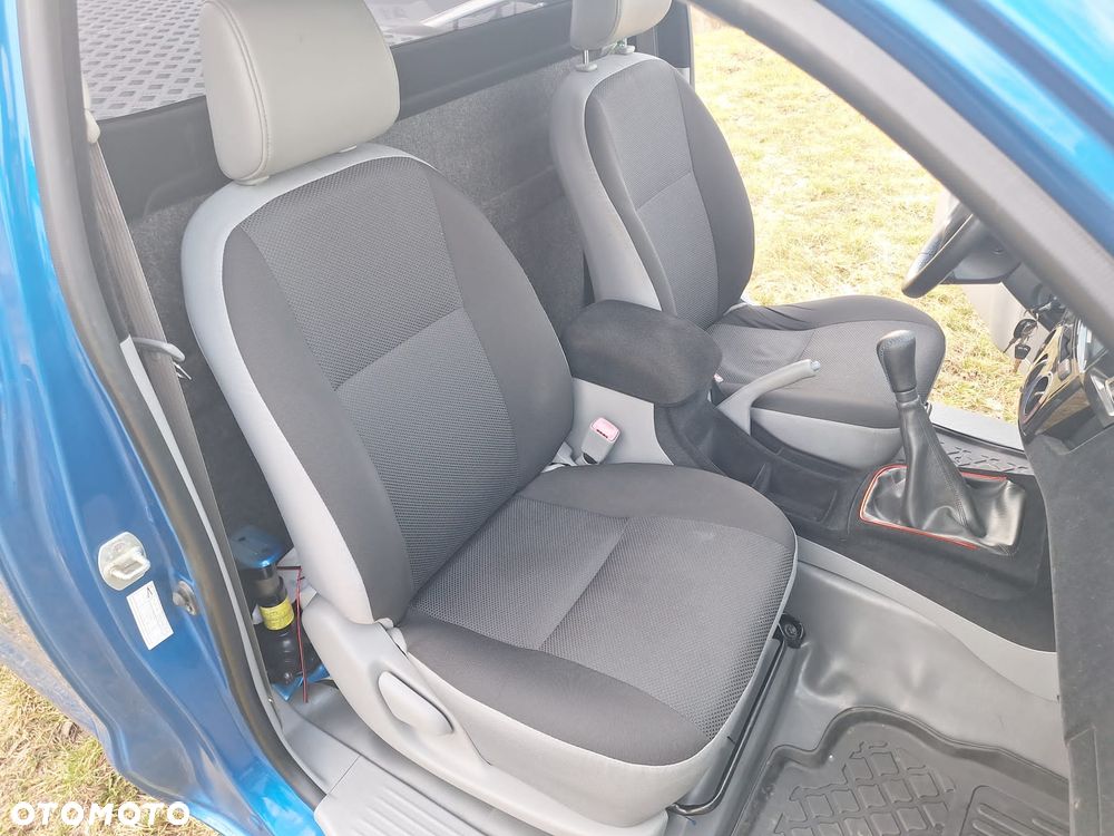 Toyota Hilux 2.5 D-4D DLX - 15