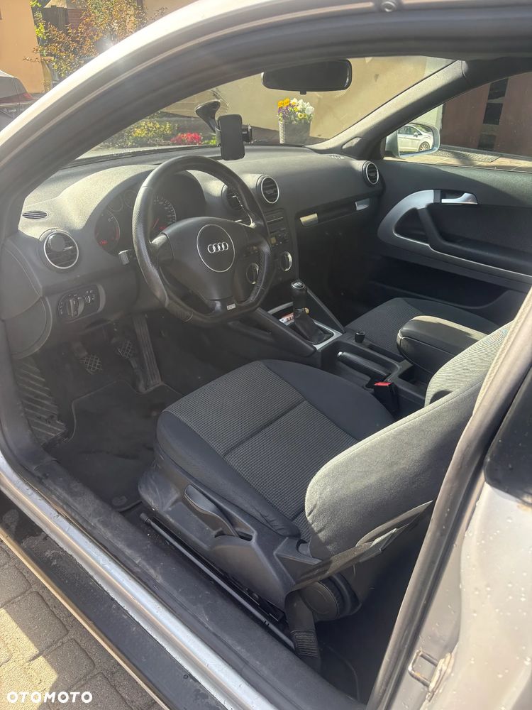 Audi A3 3-drzwiowe 1.6 FSI Ambiente - 4