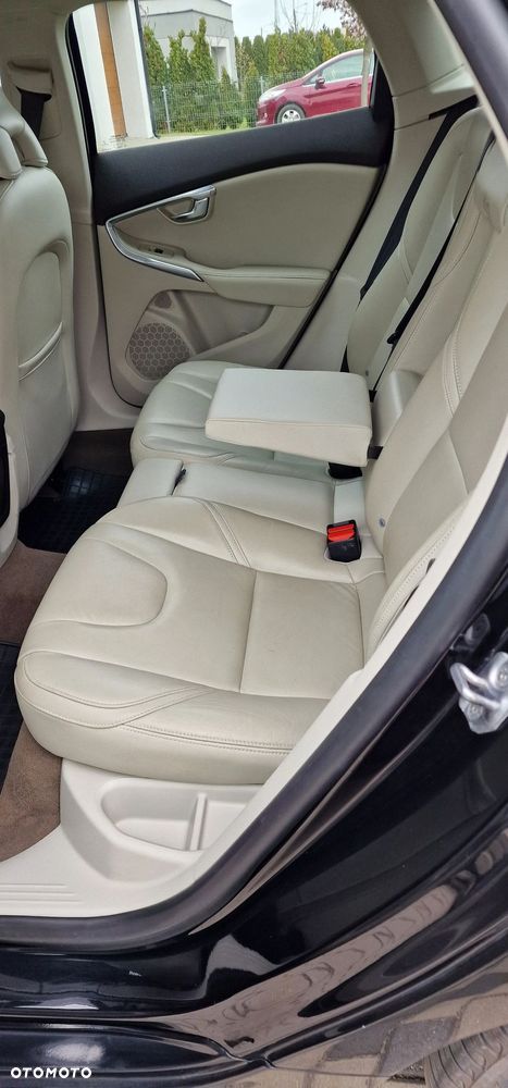 Volvo V40 D4 Summum - 15
