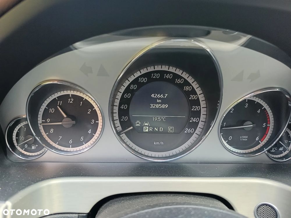 Mercedes-Benz Klasa E 220 CDI DPF BlueEFFICIENCY Automatik Avantgarde - 14