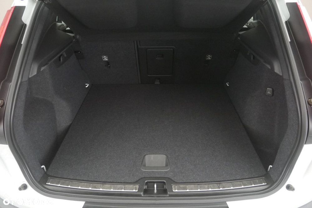Volvo XC 40 B4 AWD Plus Bright - 16