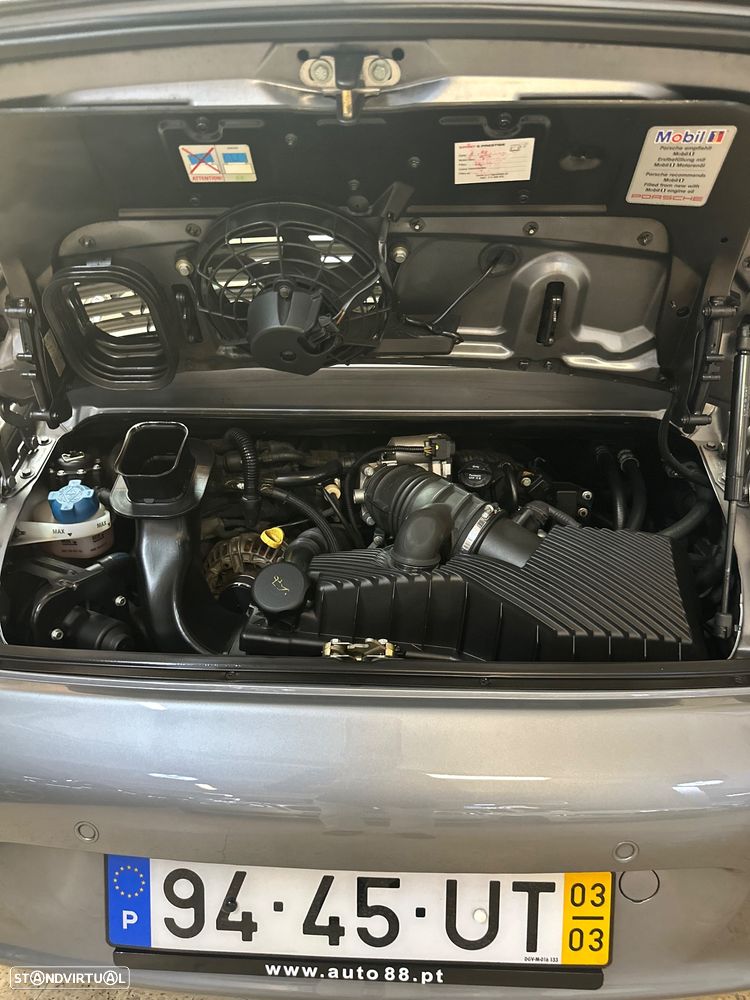 Porsche 911 (996) Carrera 4 - 12