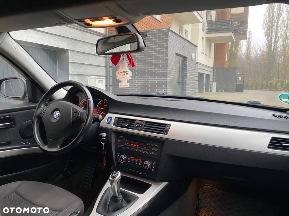 BMW Seria 3 318i - 12