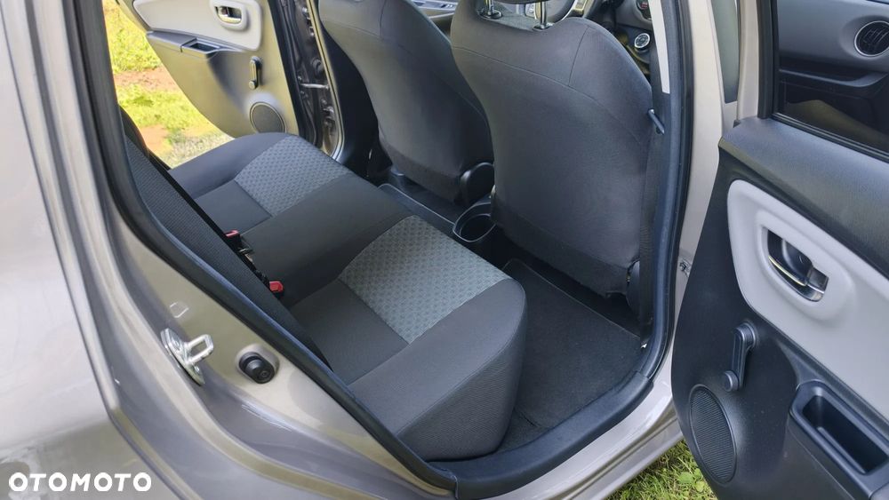 Toyota Yaris 1.33 Premium EU6 - 17