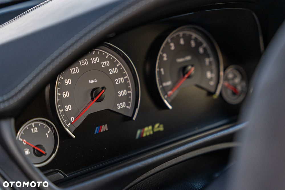 BMW M4 Coupe DKG Competition - 12