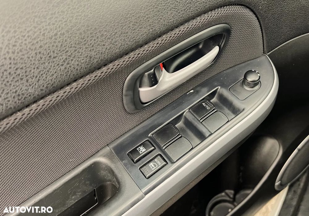 Suzuki Grand Vitara 1.9 DDiS Comfort DPF - 17