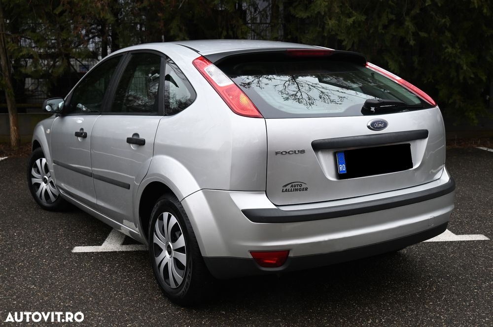 Ford Focus 1.6i 16V Ghia - 10