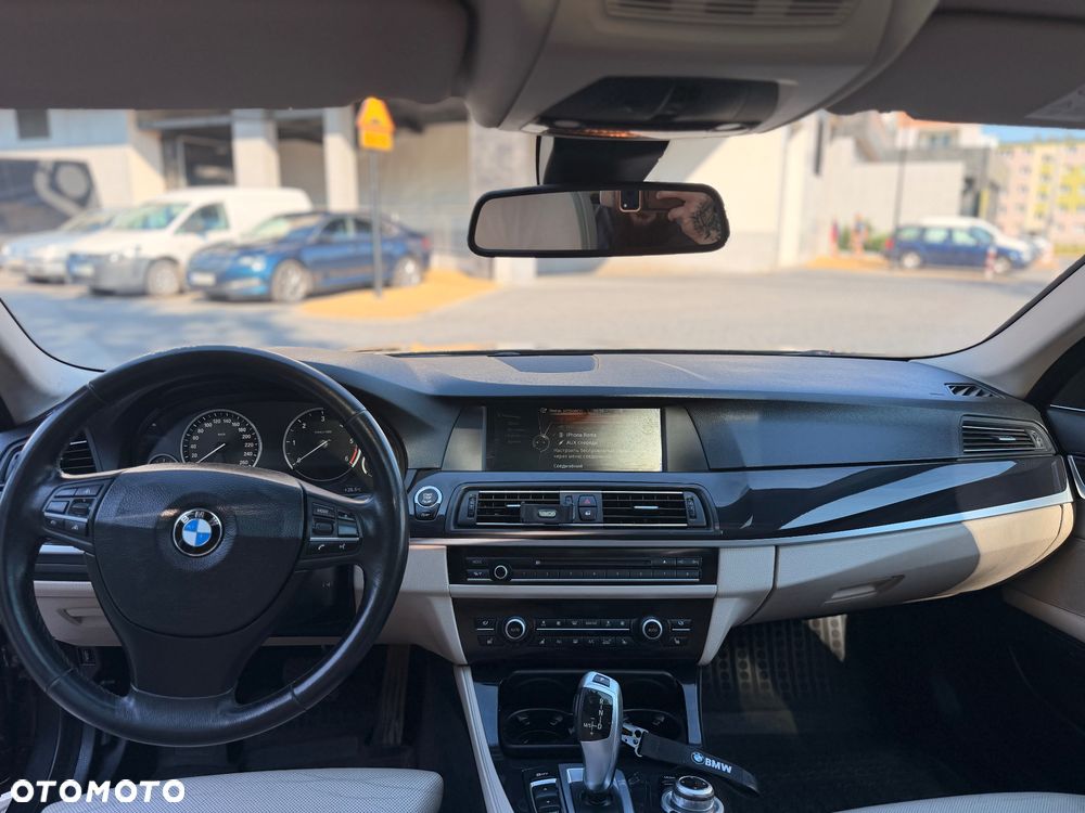 BMW Seria 5 520d xDrive - 12