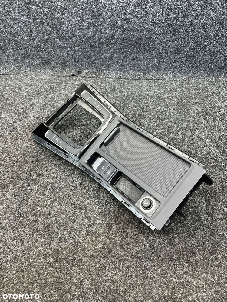 vw golf VII tunel środkowy uchwyt na kubki 5G1864263 5G1863245F - 1