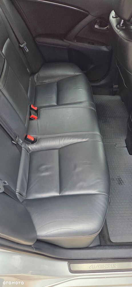 Toyota Avensis - 8