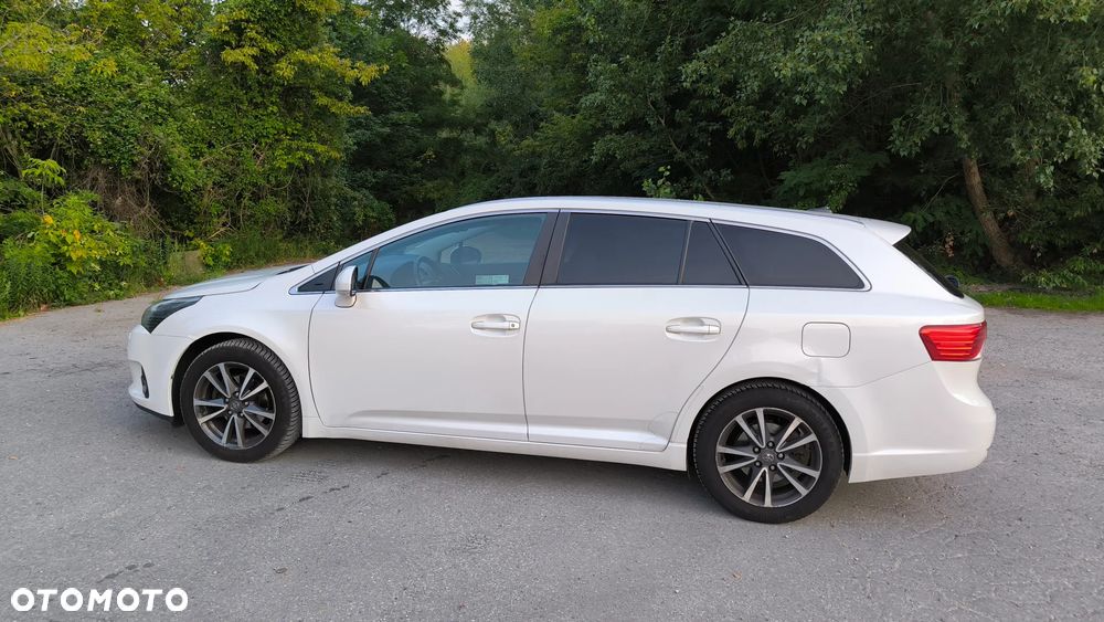 Toyota Avensis 2.0 D-4D Premium - 6