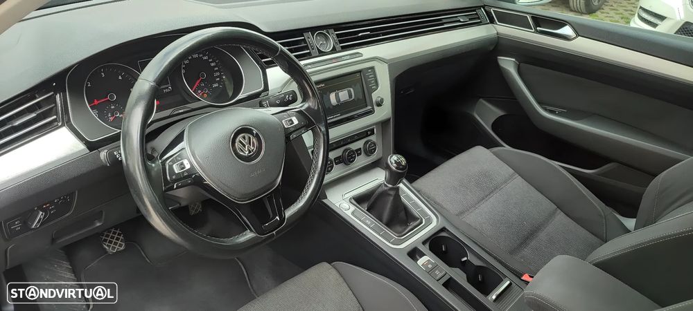 VW Passat 1.6 TDI Highline - 5