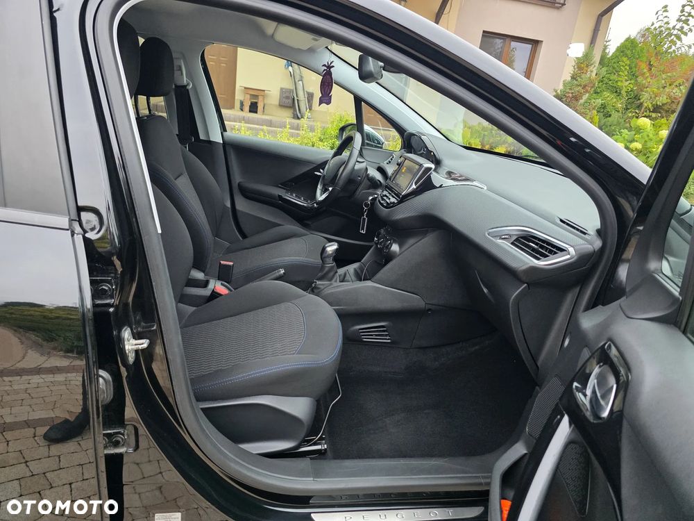 Peugeot 208 - 17