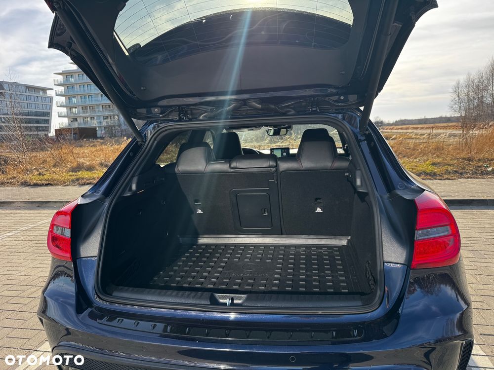 Mercedes-Benz GLA - 16