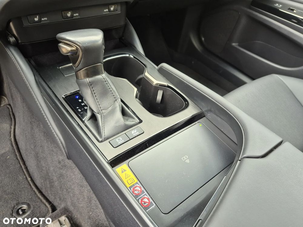 Lexus ES 300h Business Edition - 13