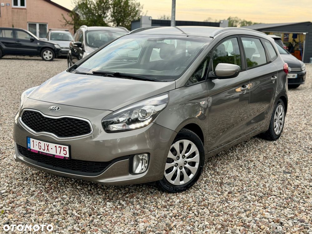 Kia Carens - 11
