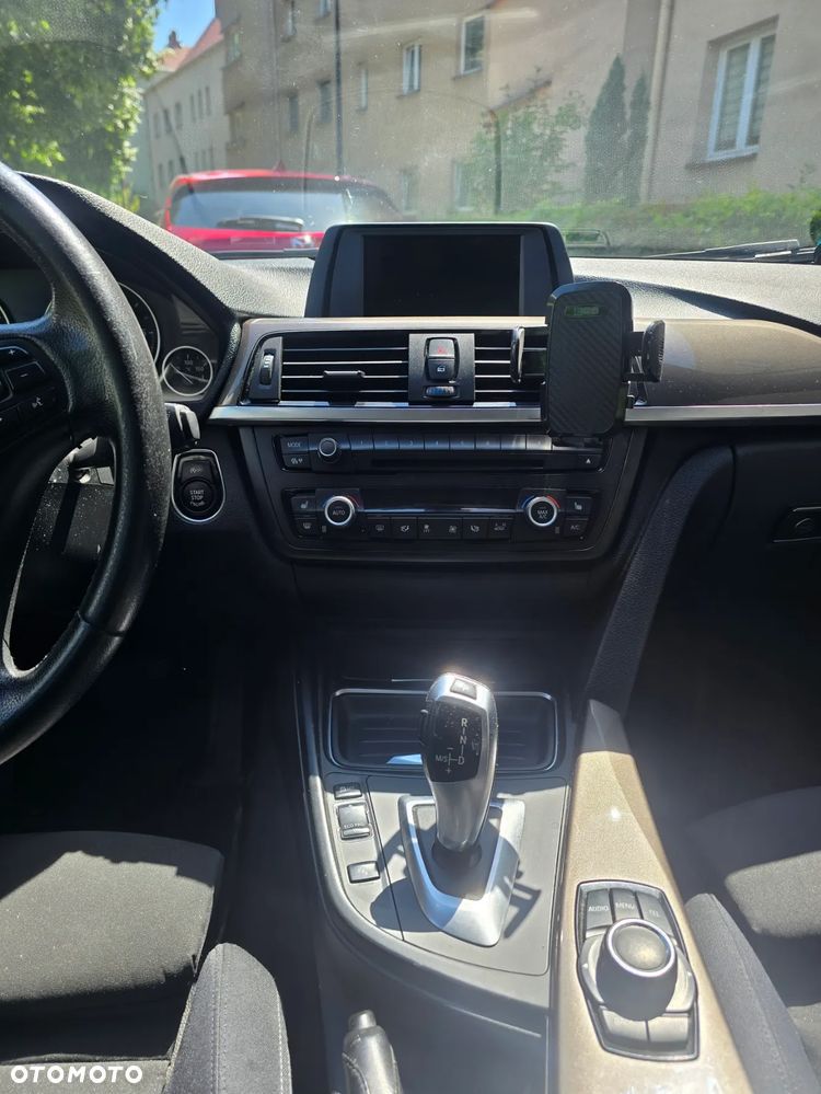 BMW Seria 3 318d DPF - 13
