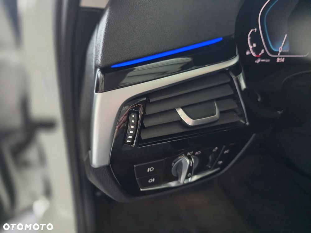 BMW Seria 5 530e iPerformance xDrive Sport Line sport - 39