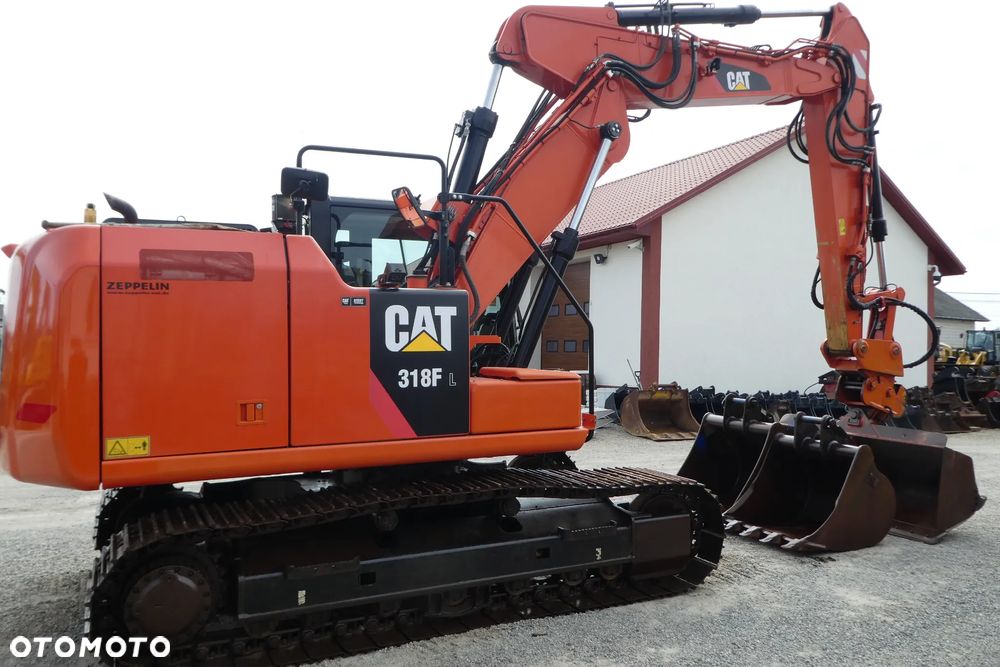 Caterpillar M 318F Z NIEMIEC TRZY ŁYŻKI - 7