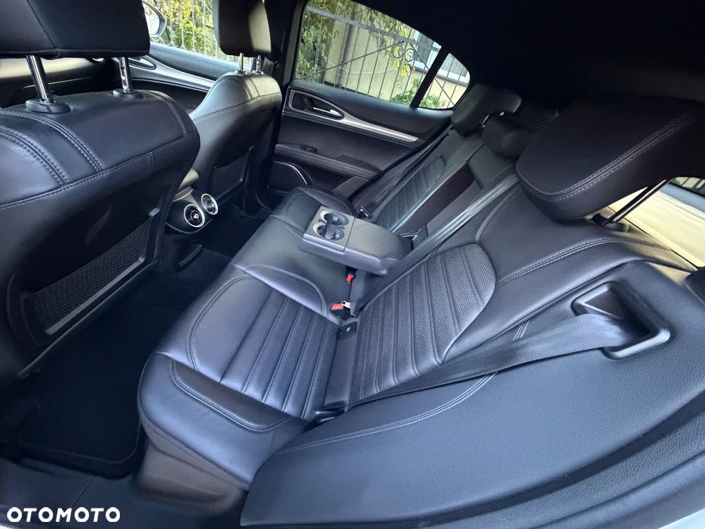 Alfa Romeo Stelvio 2.0 Turbo B-Tech Edition Q4 - 33
