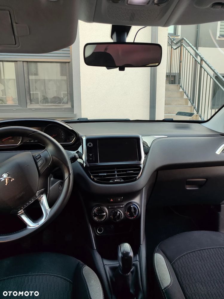 Peugeot 208 1.2 PureTech Active - 12
