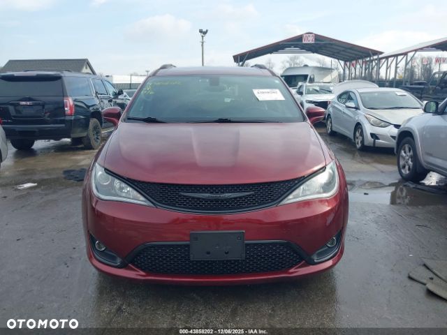 Chrysler Pacifica - 3