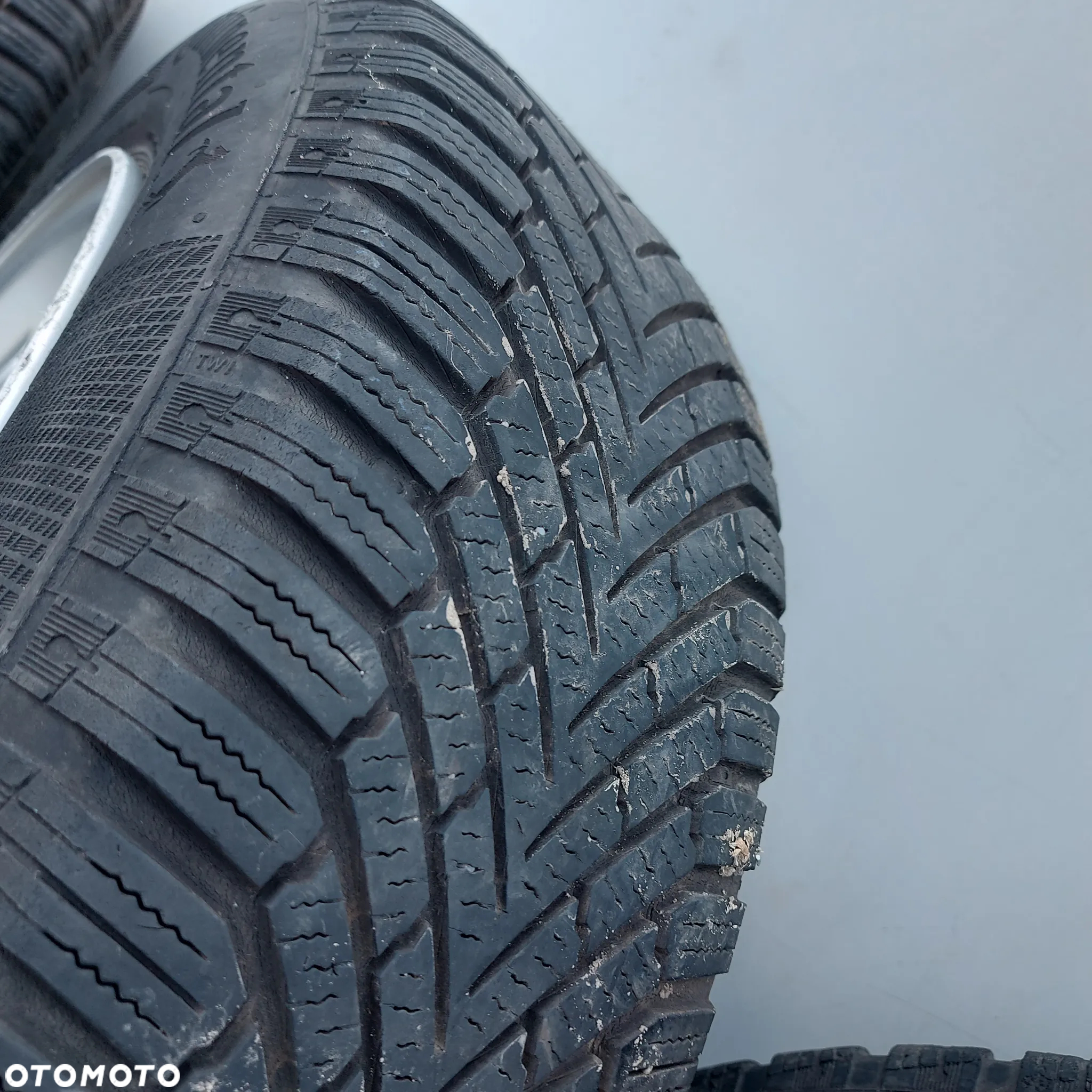 KOLA FELGI 15 KOMPLET CALOROCZNE MERCEDES E W210 ORYGINAL DEMONTAZ 2104010002 7JX15 ET 37 - 10