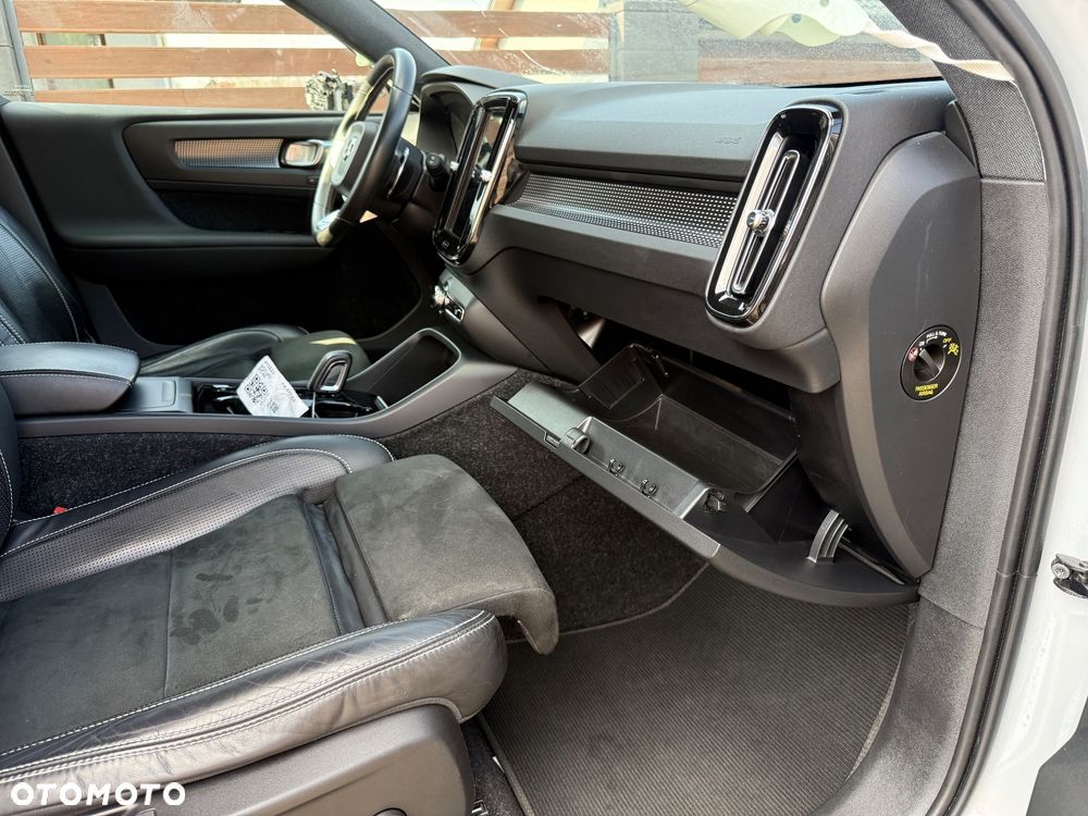 Volvo XC 40 D3 AWD Geartronic R-Design - 38