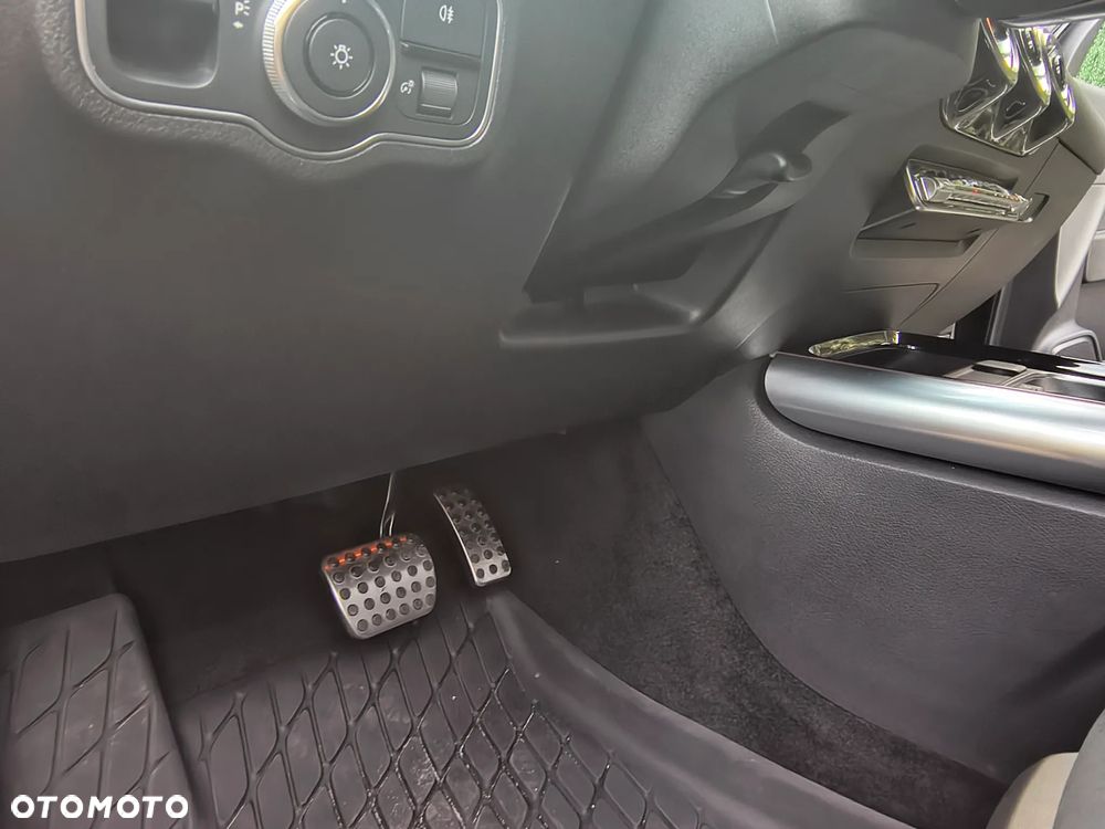 Mercedes-Benz GLA 250 8G-DCT AMG Line - 24