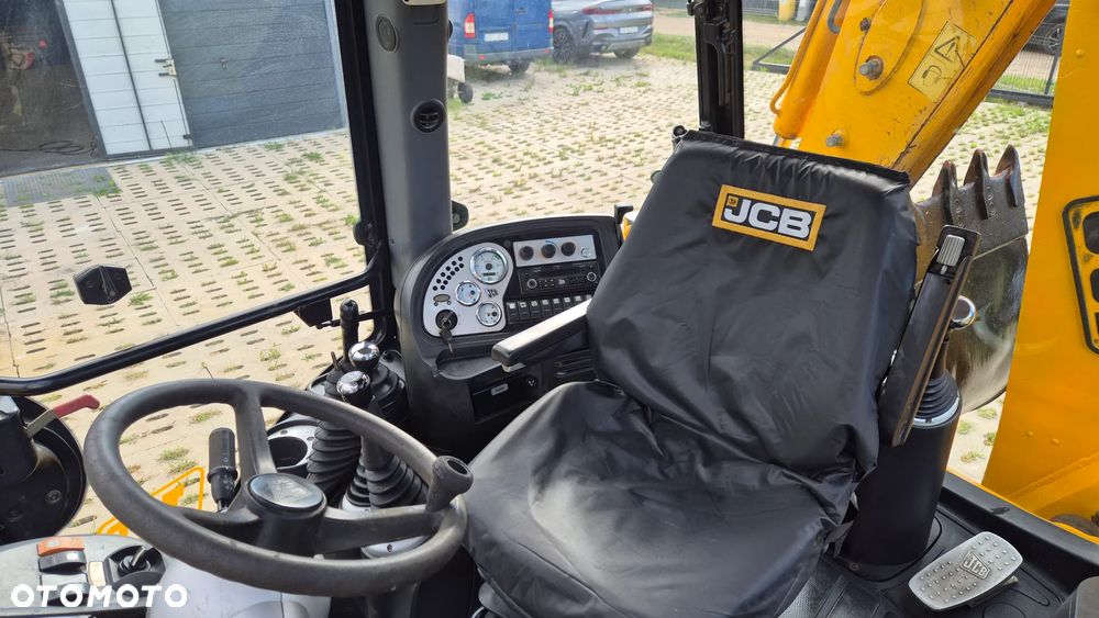 JCB 3CX - 8