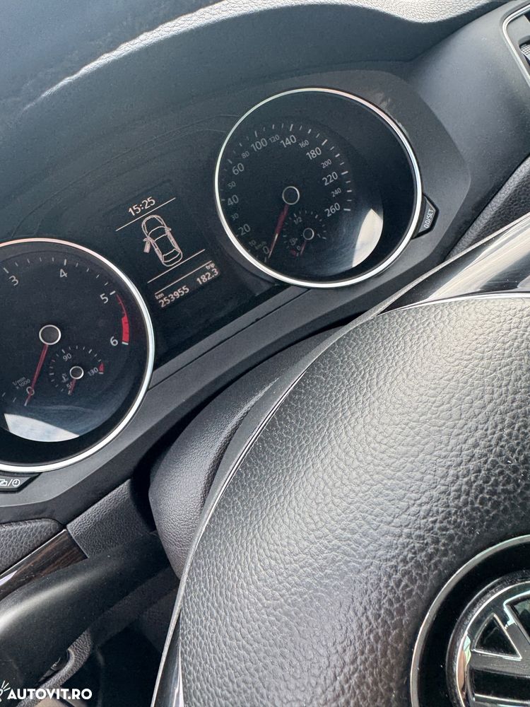 Volkswagen Jetta 2.0 TDI Comfortline - 10