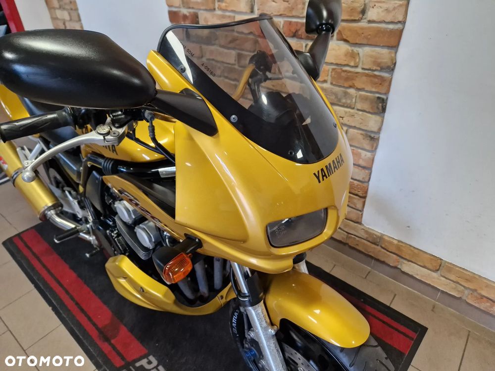 Yamaha FZS - 32