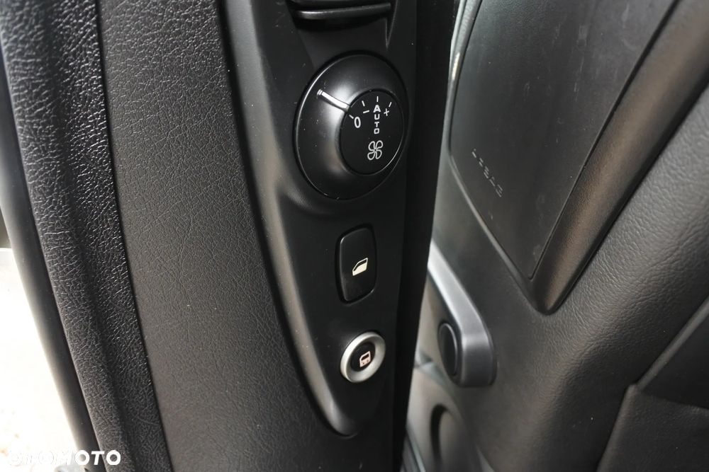 Peugeot 807 HDi 160 Style - 21