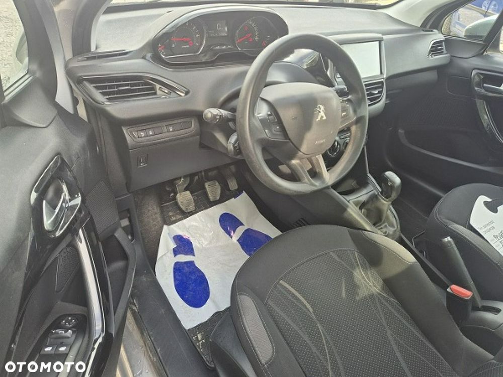 Peugeot 208 - 10