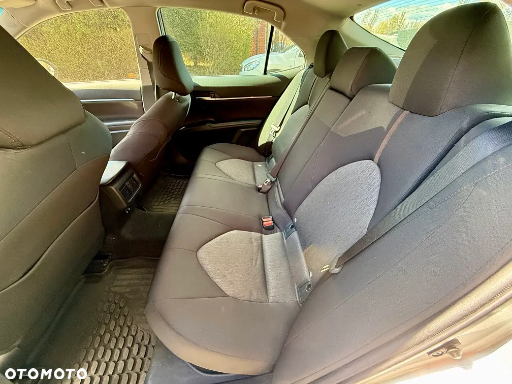 Toyota Camry 2.5 Hybrid Comfort CVT - 6